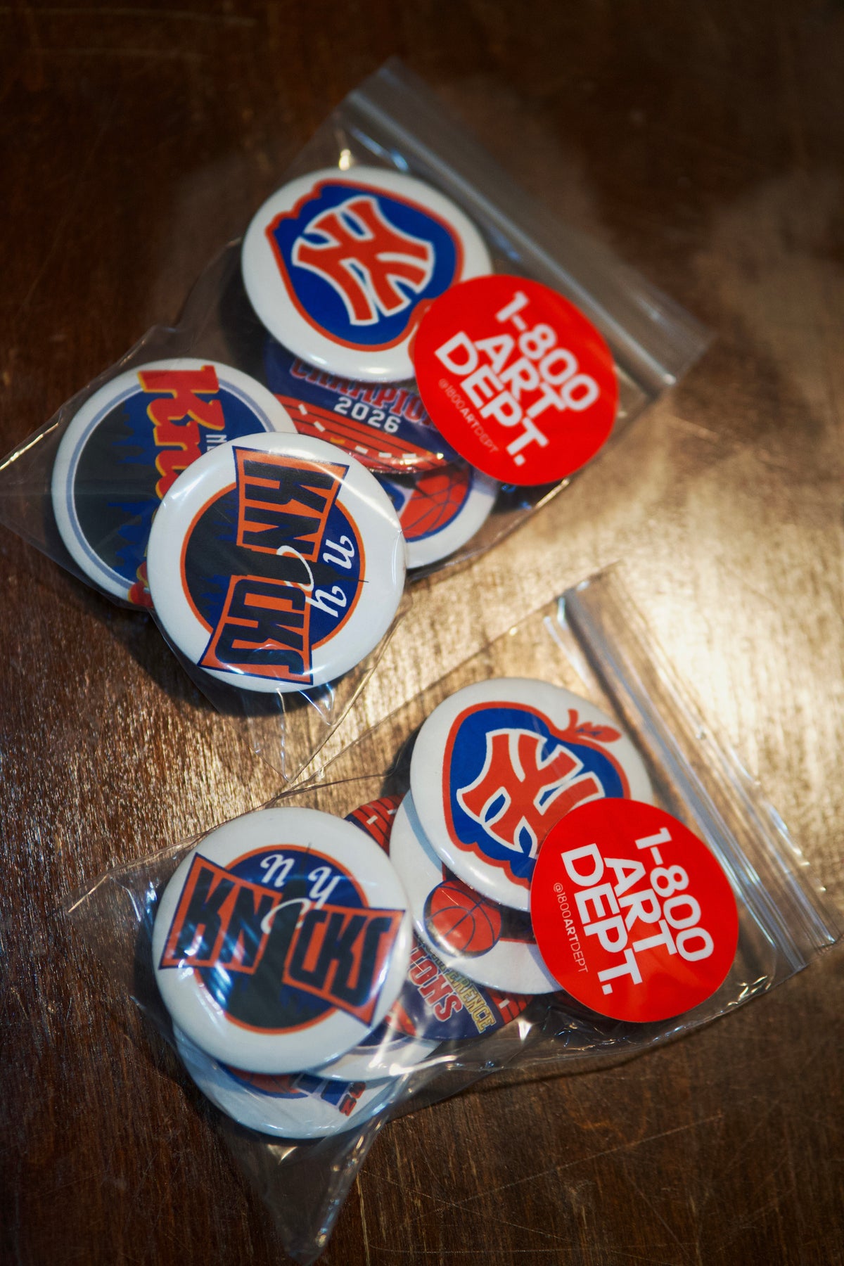New York Knicks  Memoriabilia Button Packs 2.25" ( 6 ) - Championship & Nostalgia Edition